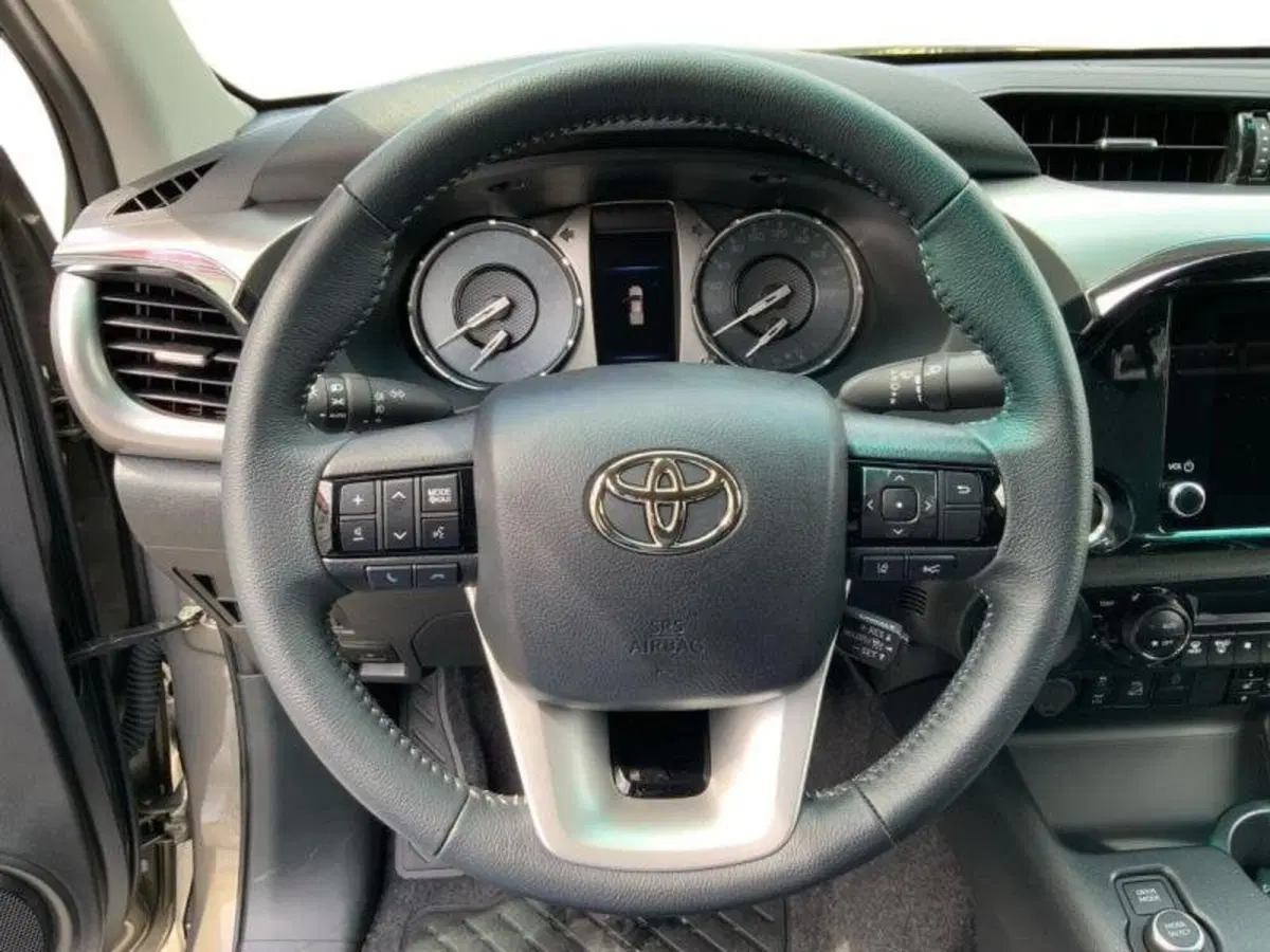 Toyota Hilux nuova a Perugia (9)