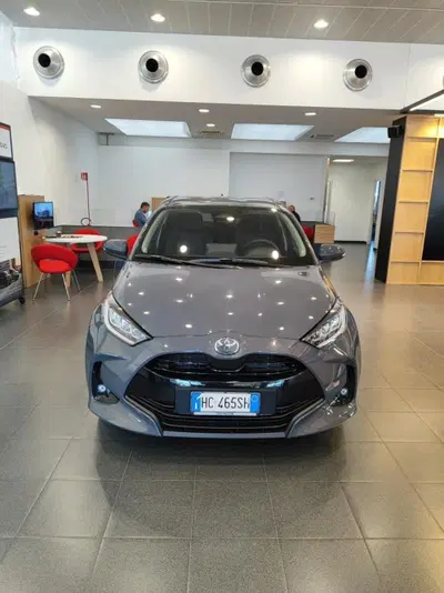 Toyota Yaris 1.5 Hybrid 5 porte Energy nuova a Perugia