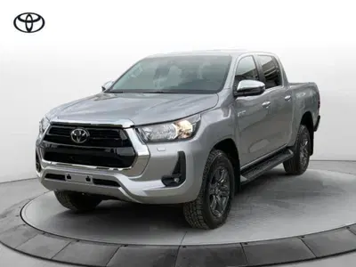 Toyota Hilux 2.8 d-4d 48V double cab Lounge auto nuova a Perugia