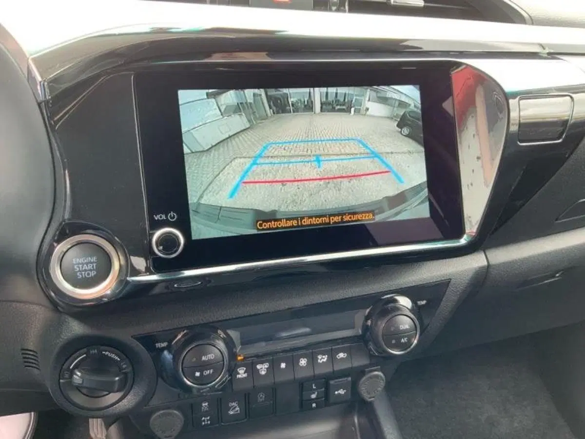 Toyota Hilux nuova a Perugia (11)