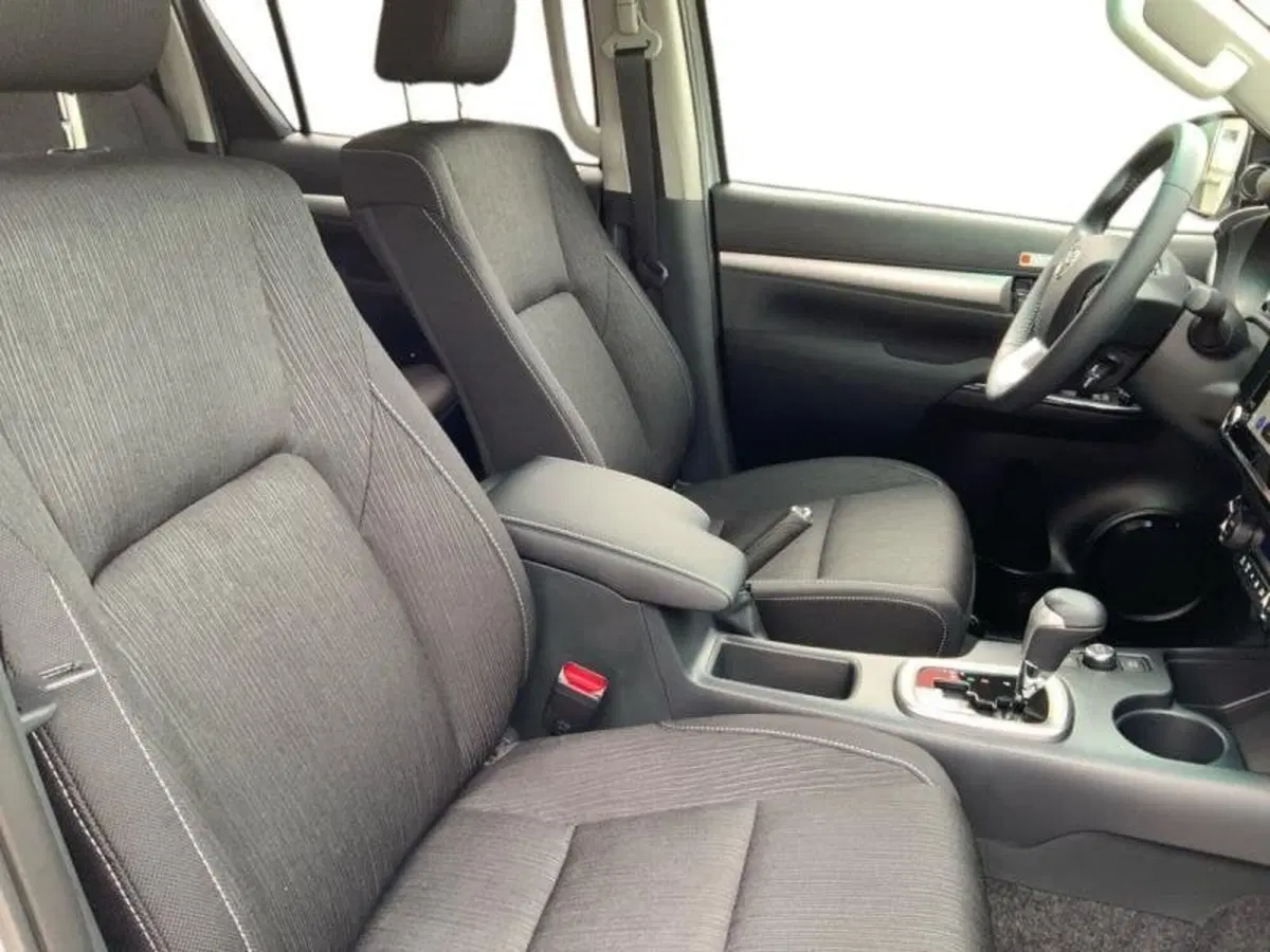 Toyota Hilux nuova a Perugia (14)