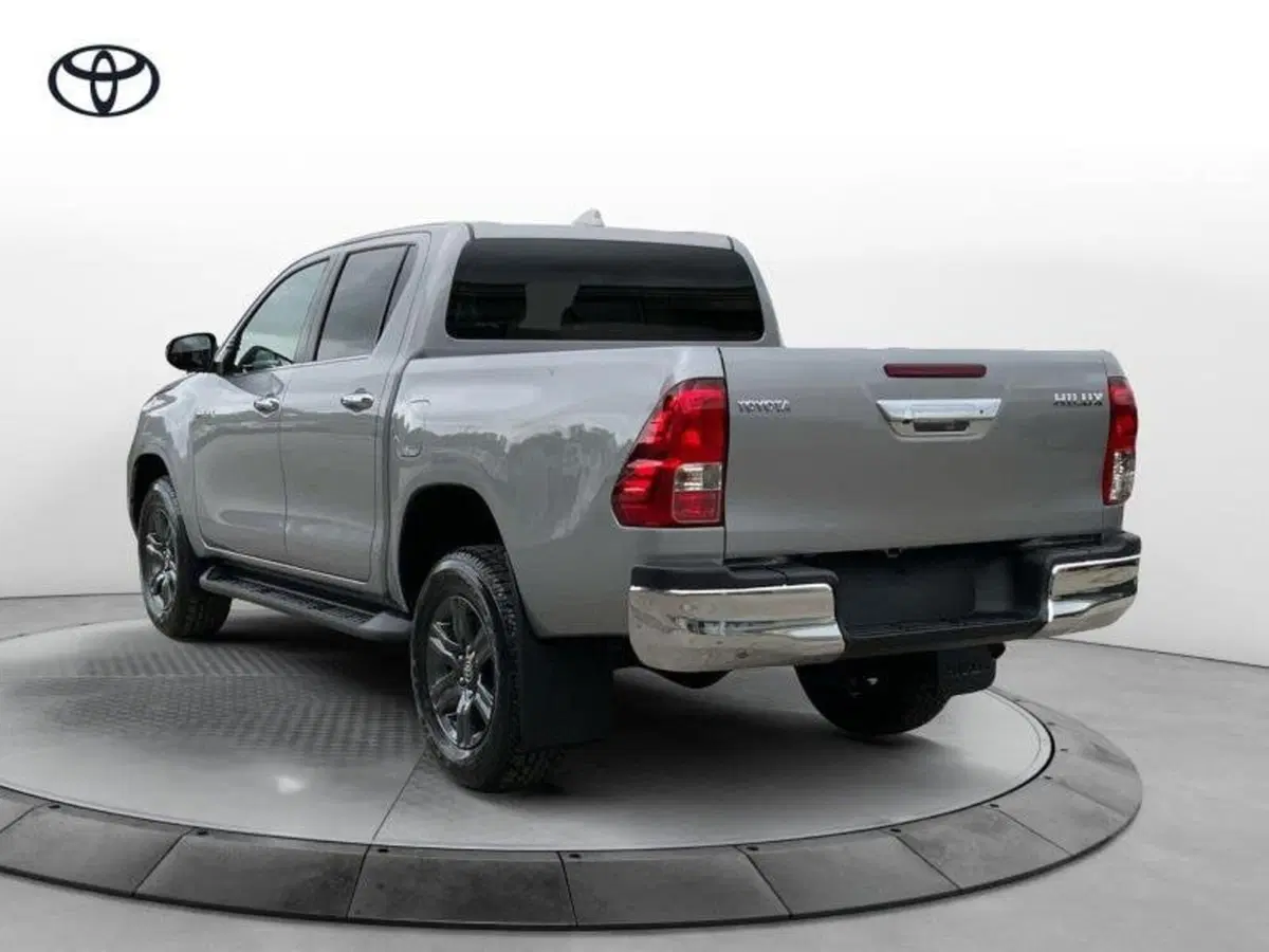 Toyota Hilux nuova a Perugia (2)