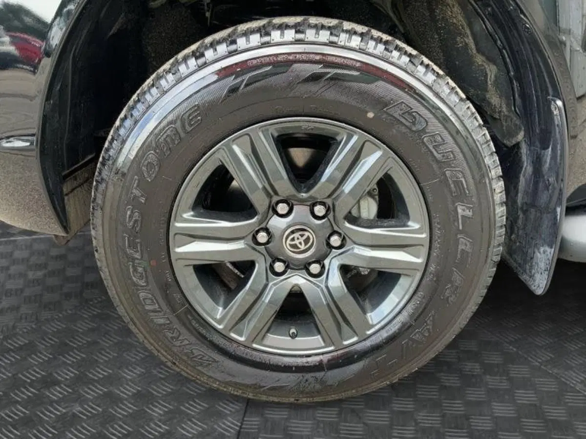 Toyota Hilux nuova a Perugia (13)