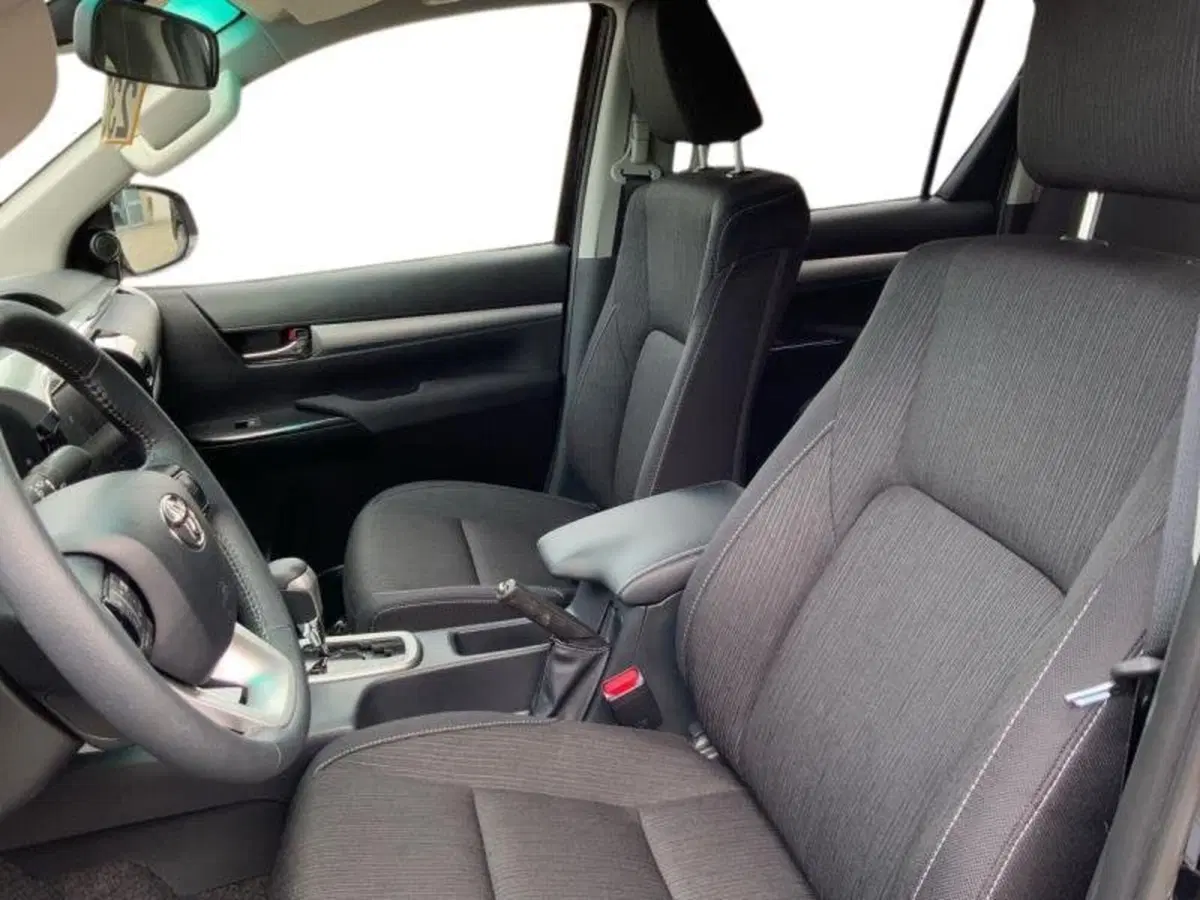Toyota Hilux nuova a Perugia (15)