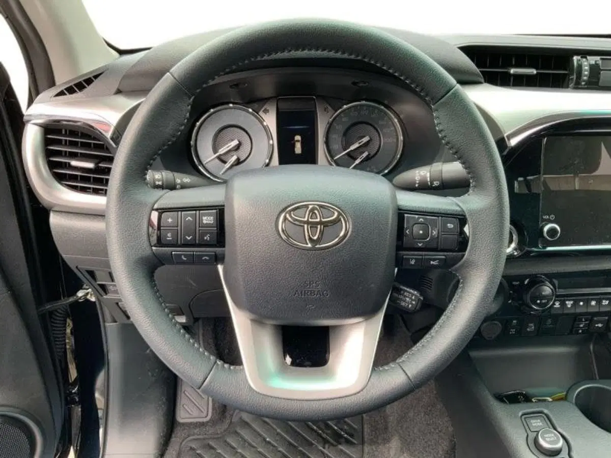 Toyota Hilux nuova a Perugia (7)