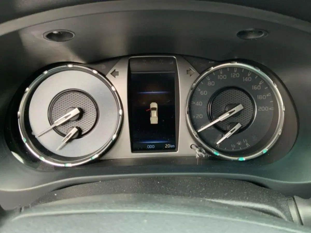 Toyota Hilux nuova a Perugia (8)