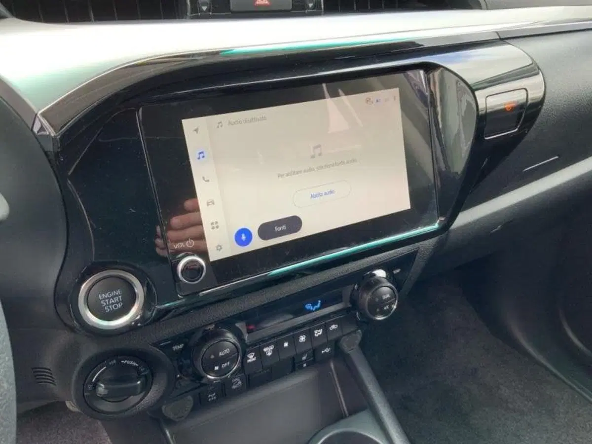 Toyota Hilux nuova a Perugia (9)