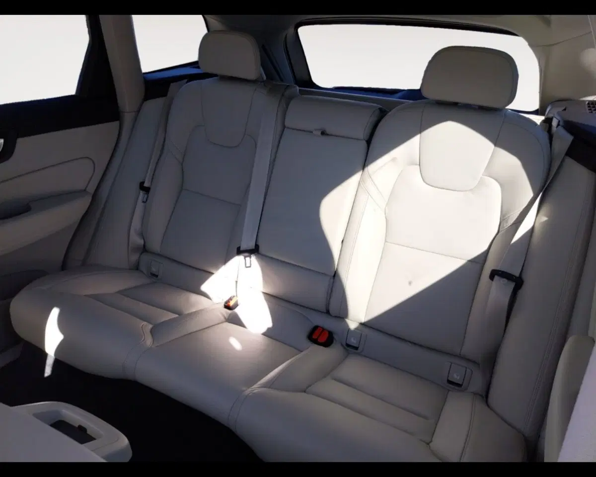 Volvo XC60 nuova a Ravenna (15)