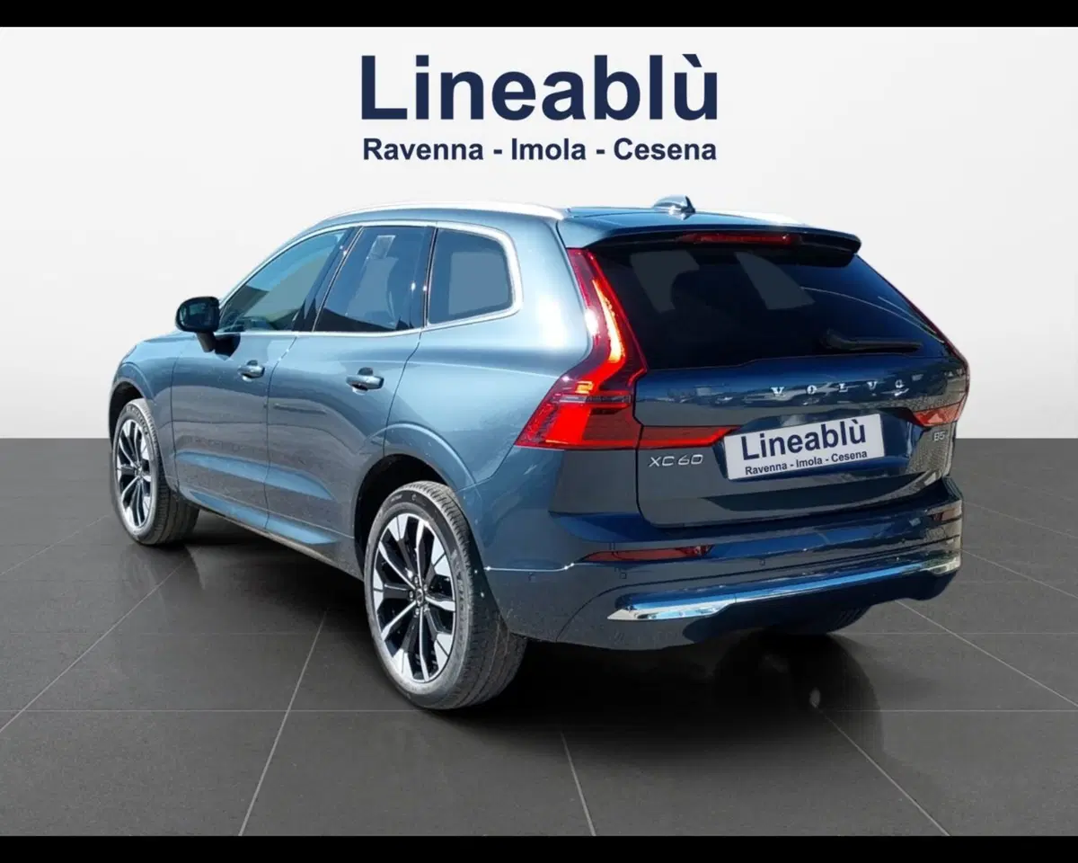 Volvo XC60 nuova a Ravenna (3)