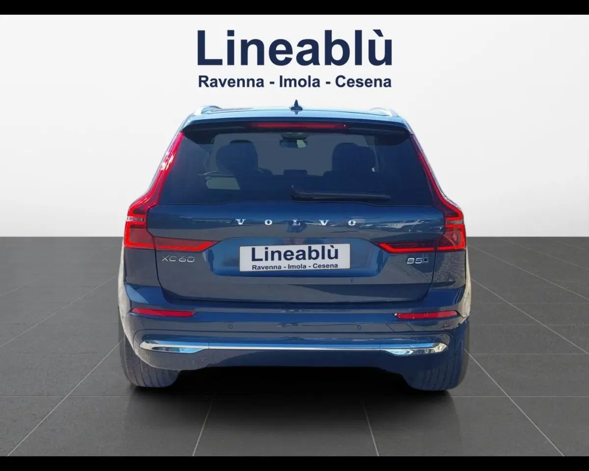 Volvo XC60 nuova a Ravenna (4)