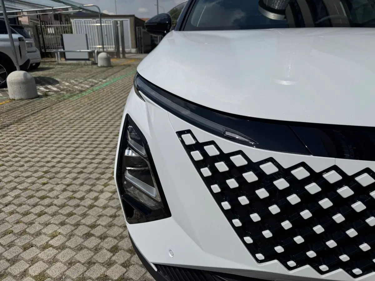 Omoda Omoda 5 SHS-H nuova a Monza e Brianza (14)