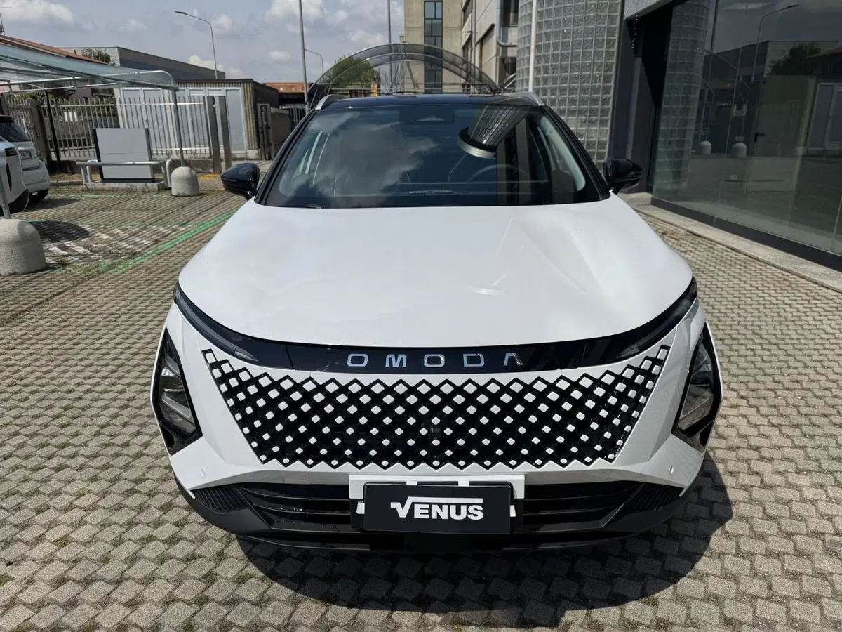 Omoda Omoda 5 SHS-H nuova a Monza e Brianza (2)