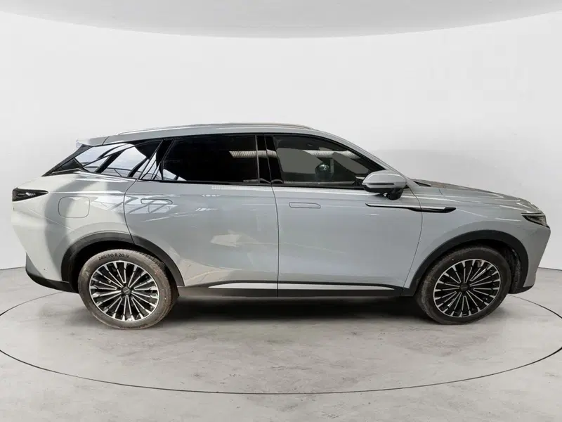 Omoda Omoda 9 SHS-P nuova a Monza e Brianza (3)