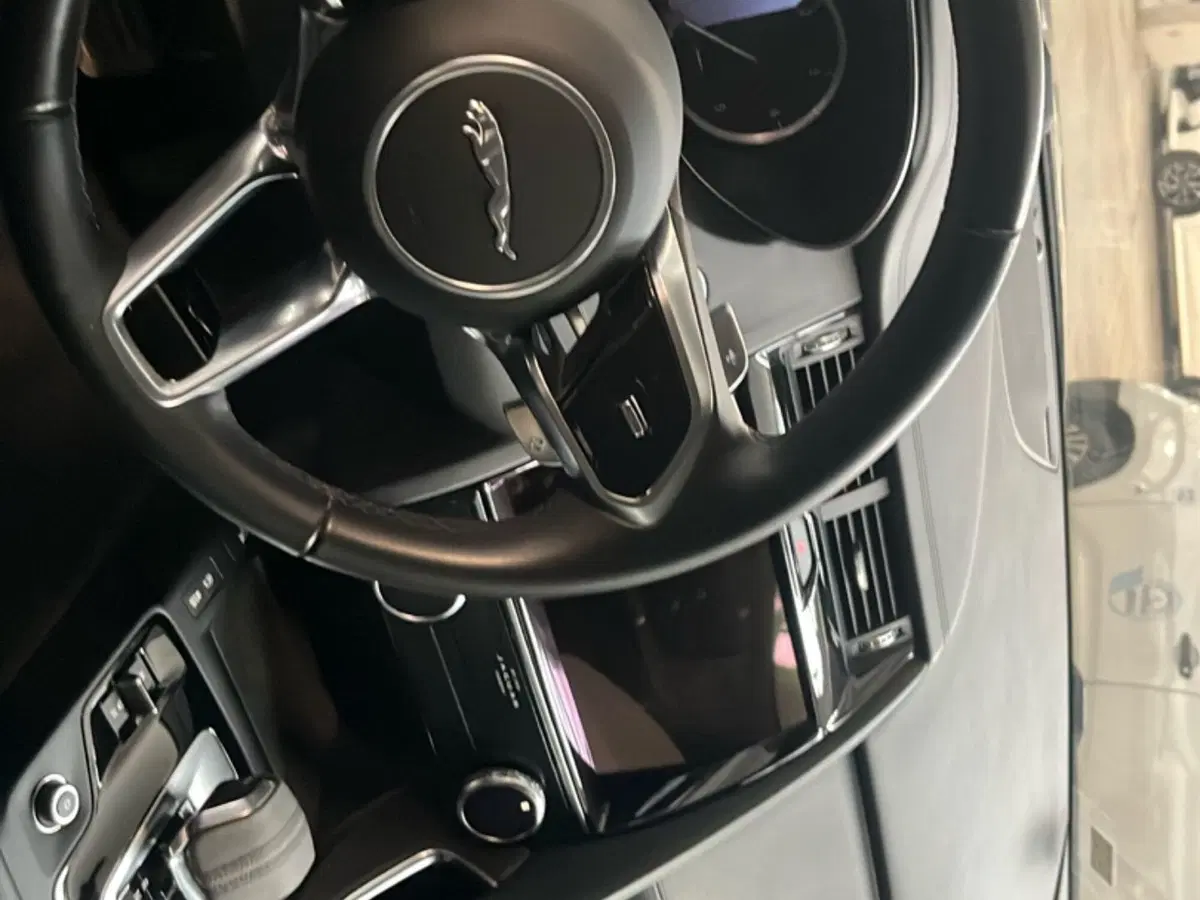 Jaguar E-Pace usata a Vicenza (11)