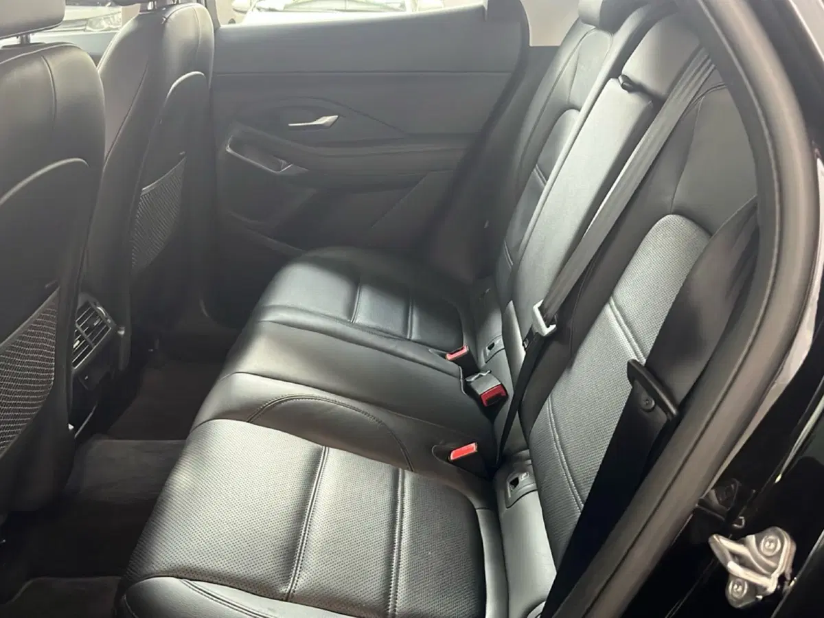Jaguar E-Pace usata a Vicenza (16)