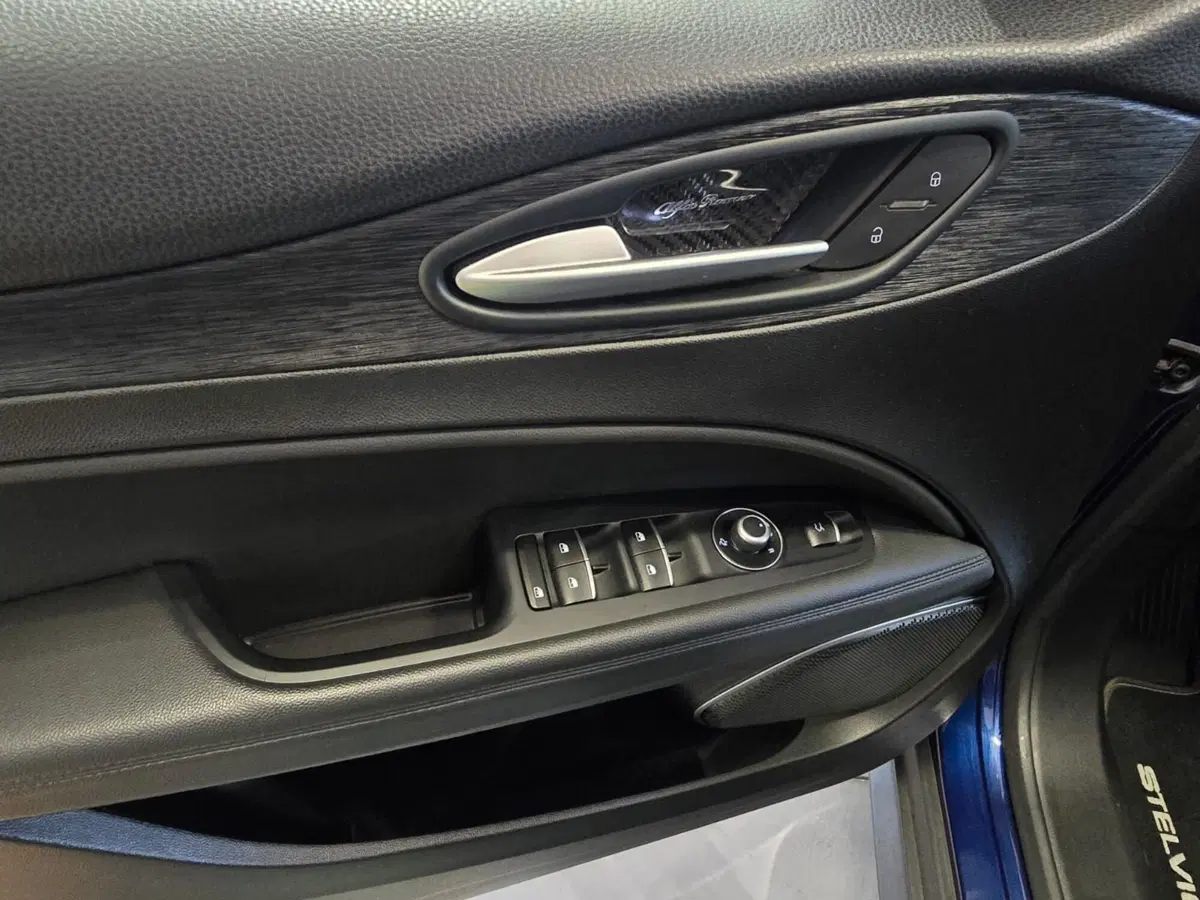 Alfa Romeo Stelvio usata a Rimini (15)