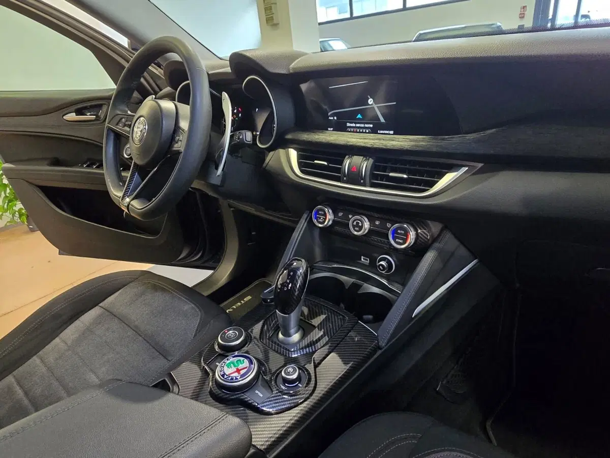 Alfa Romeo Stelvio usata a Rimini (8)