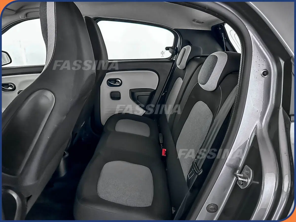 Renault Twingo usata a Milano (10)