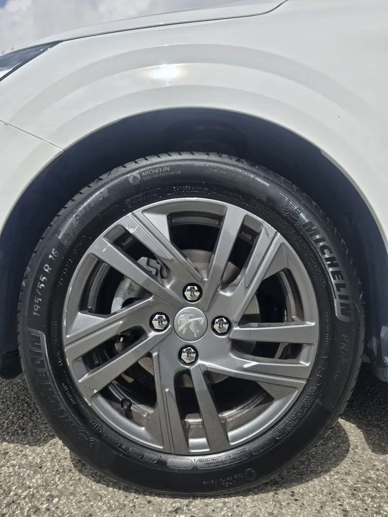 Peugeot 208 usata a Massa-Carrara (16)
