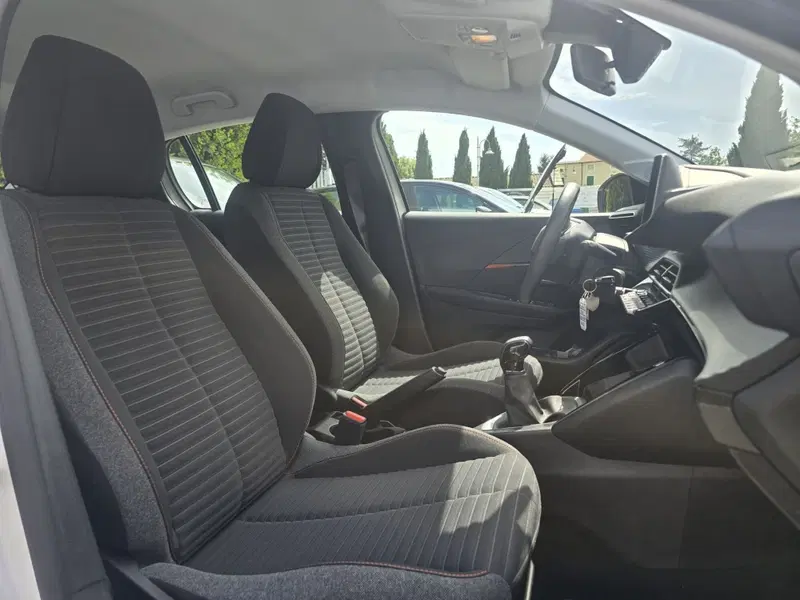 Peugeot 208 usata a Massa-Carrara (5)
