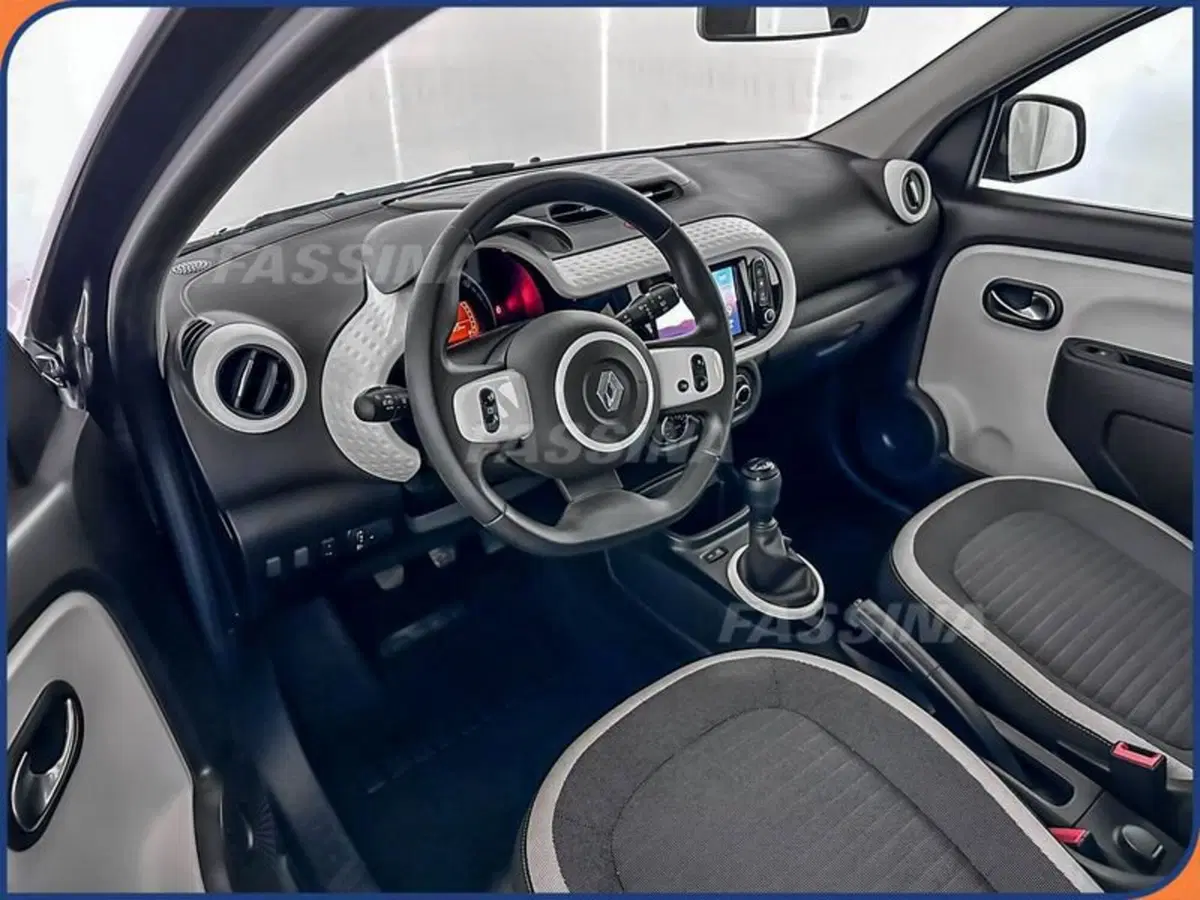 Renault Twingo usata a Milano (9)