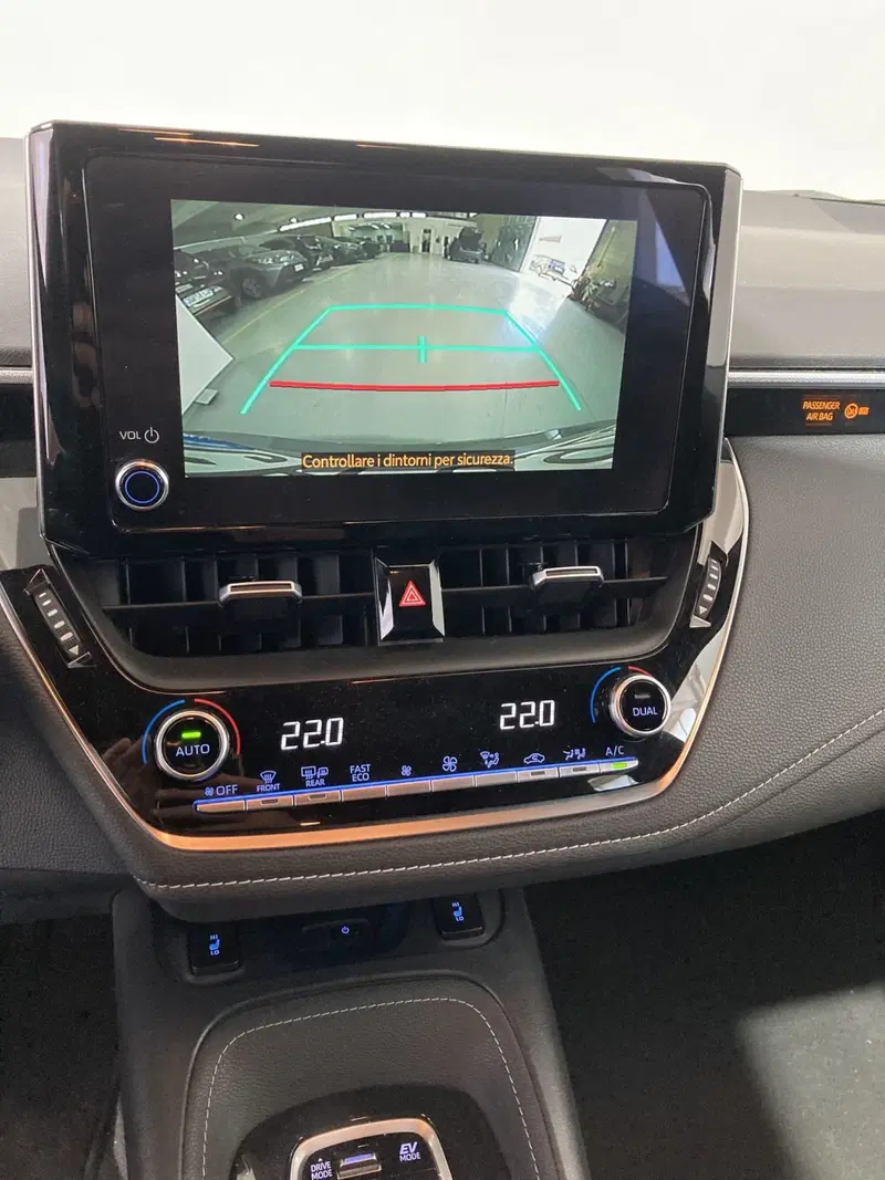 Toyota Corolla Touring Sports usata a Barletta-Andria-Trani (15)