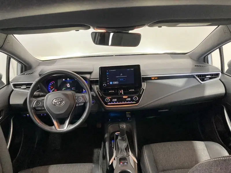 Toyota Corolla Touring Sports usata a Barletta-Andria-Trani (16)