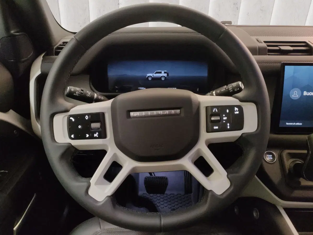 Land Rover Defender usata a Lecco (17)