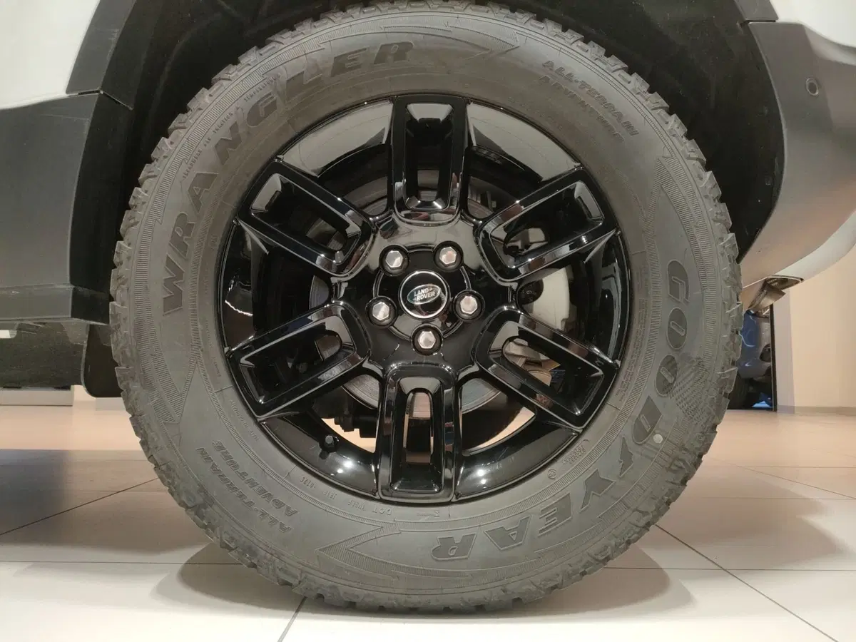 Land Rover Defender usata a Lecco (9)