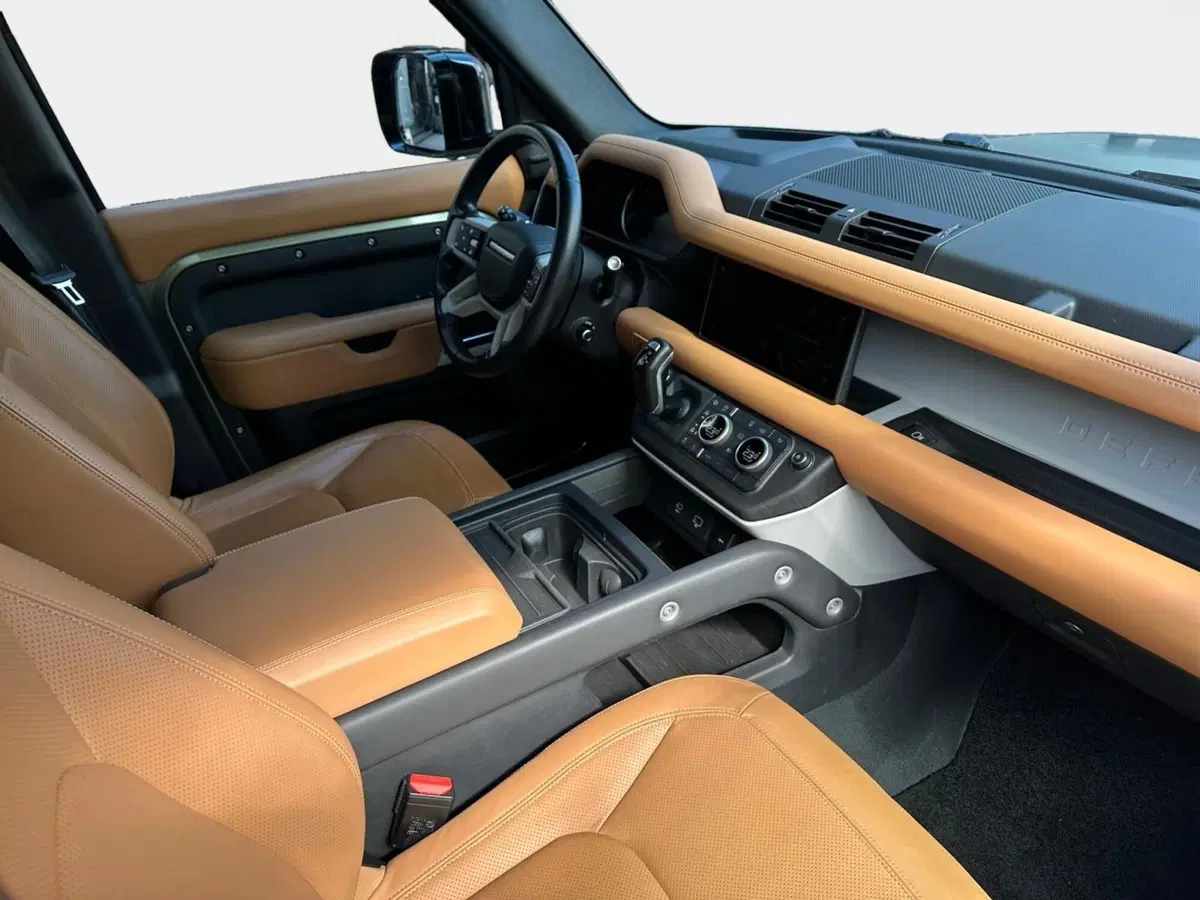 Land Rover Defender usata a Bari (3)