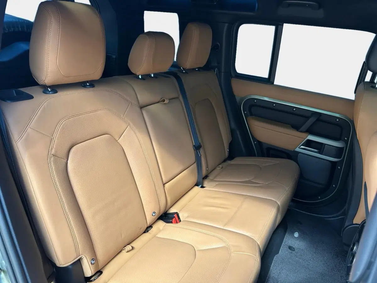 Land Rover Defender usata a Bari (5)