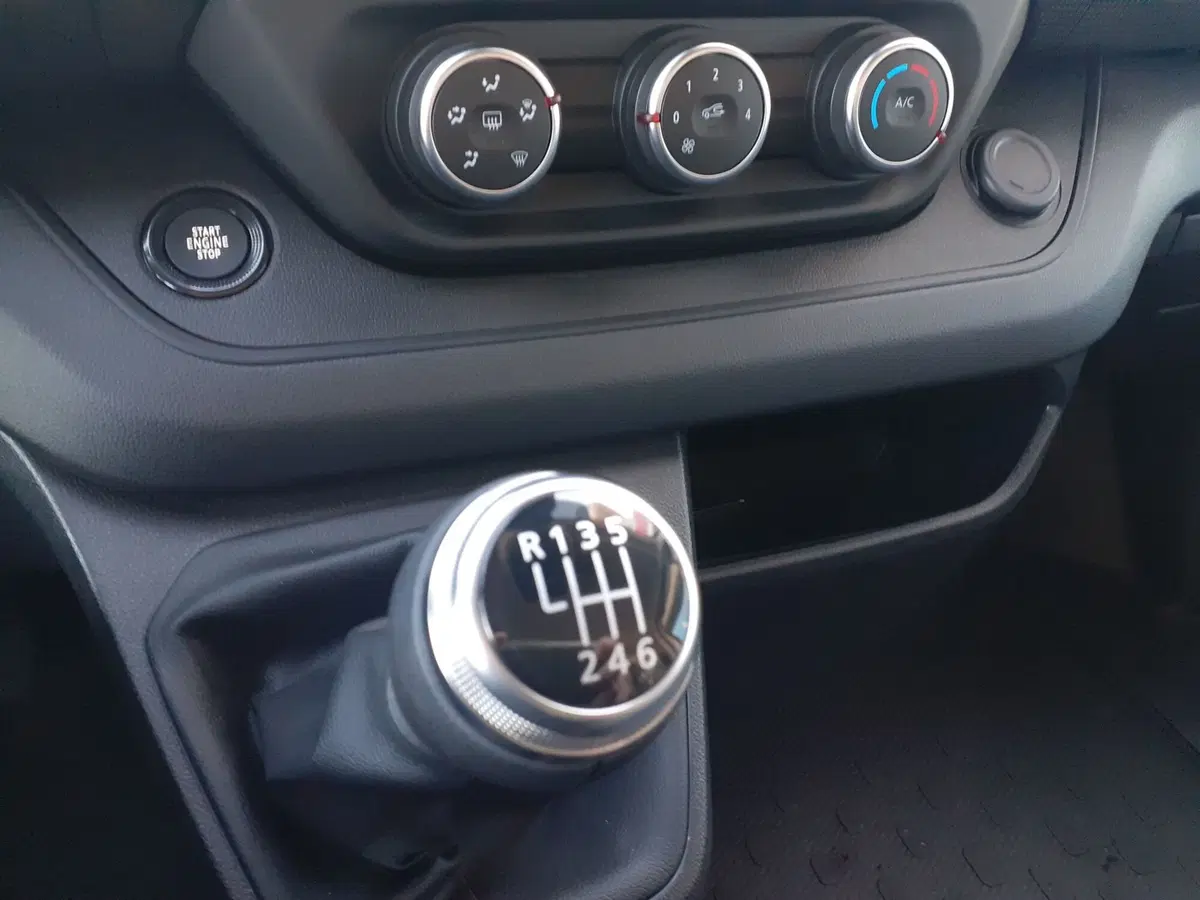 Nissan Primastar Furgone nuova a Modena (15)