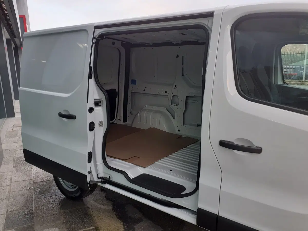 Nissan Primastar Furgone nuova a Modena (5)