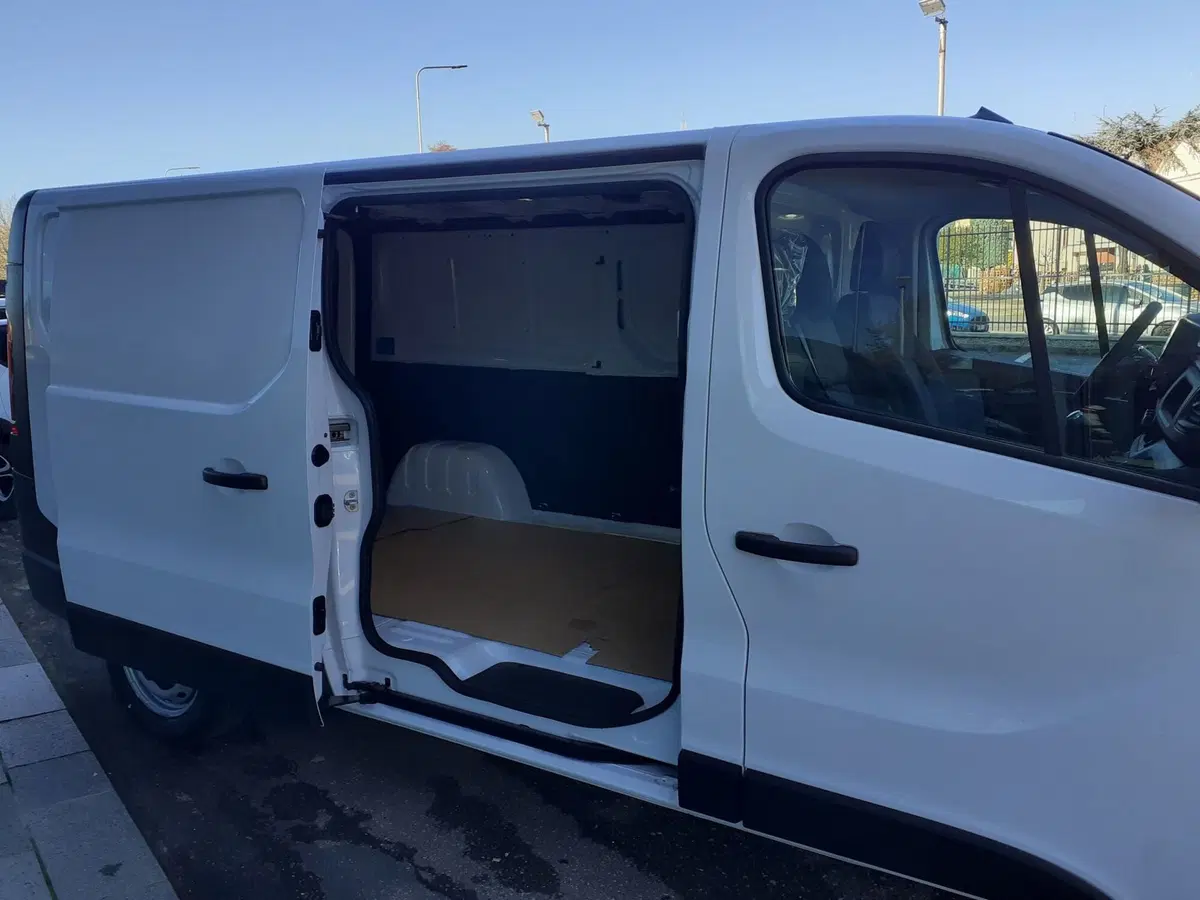 Nissan Primastar Furgone nuova a Modena (7)