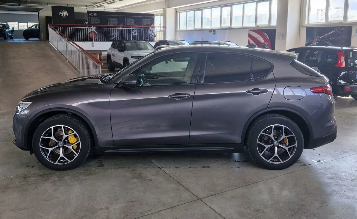 Alfa Romeo Stelvio usata a Terni (3)