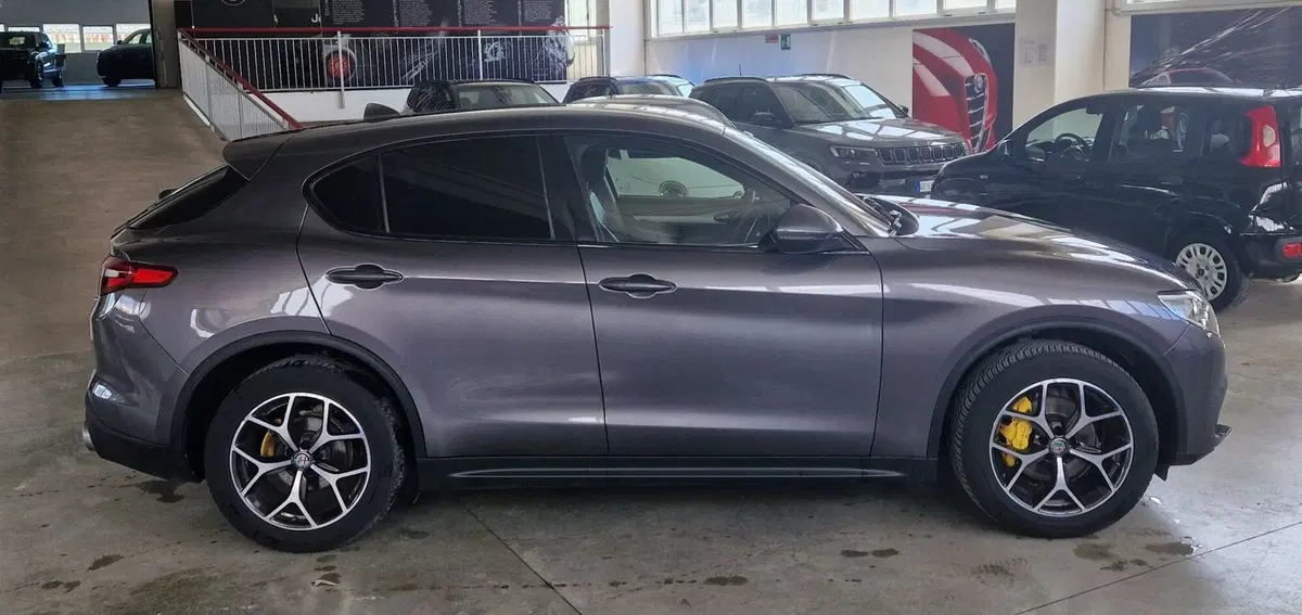 Alfa Romeo Stelvio usata a Terni (6)