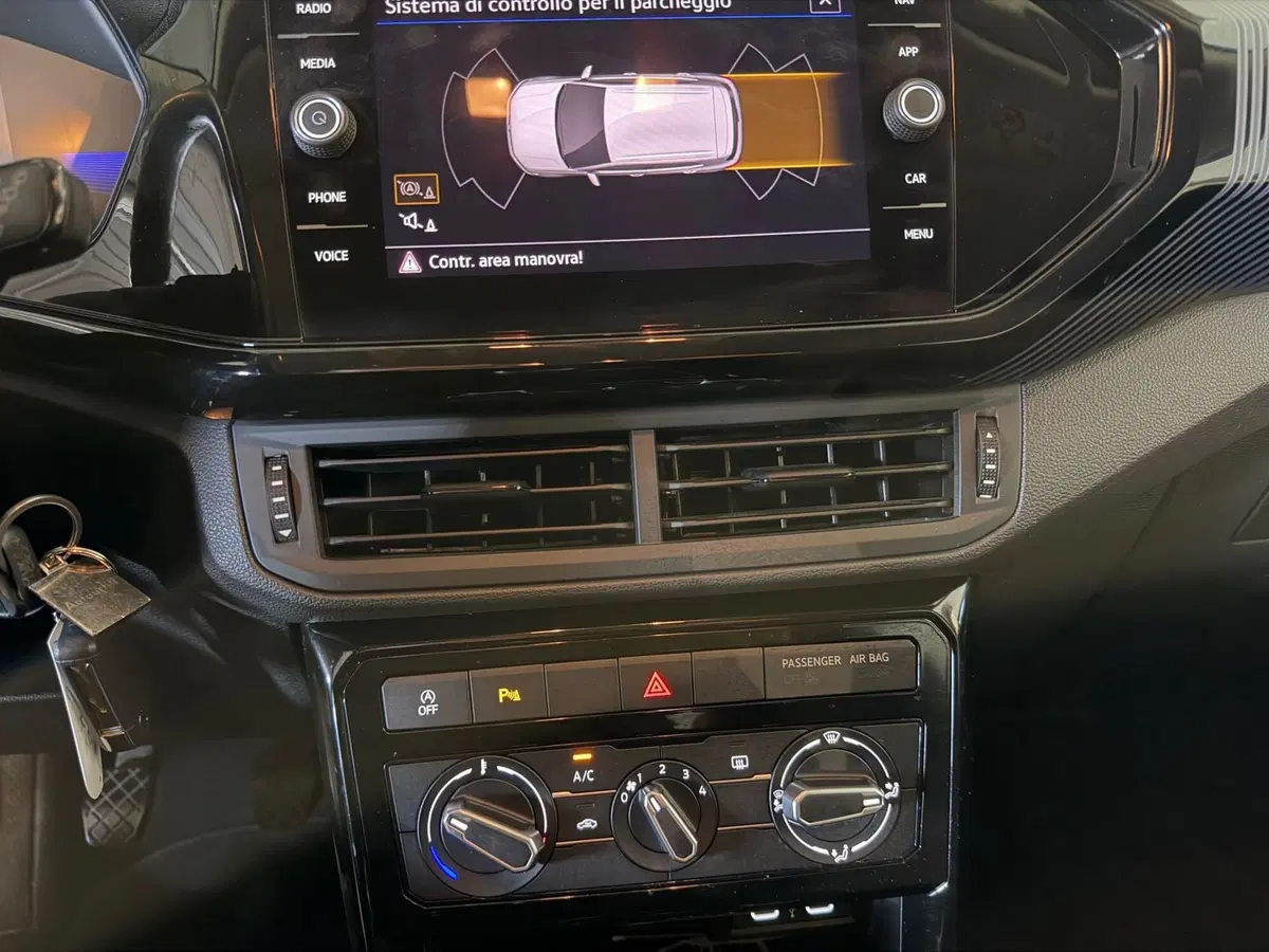 Volkswagen T-Cross usata a Genova (12)