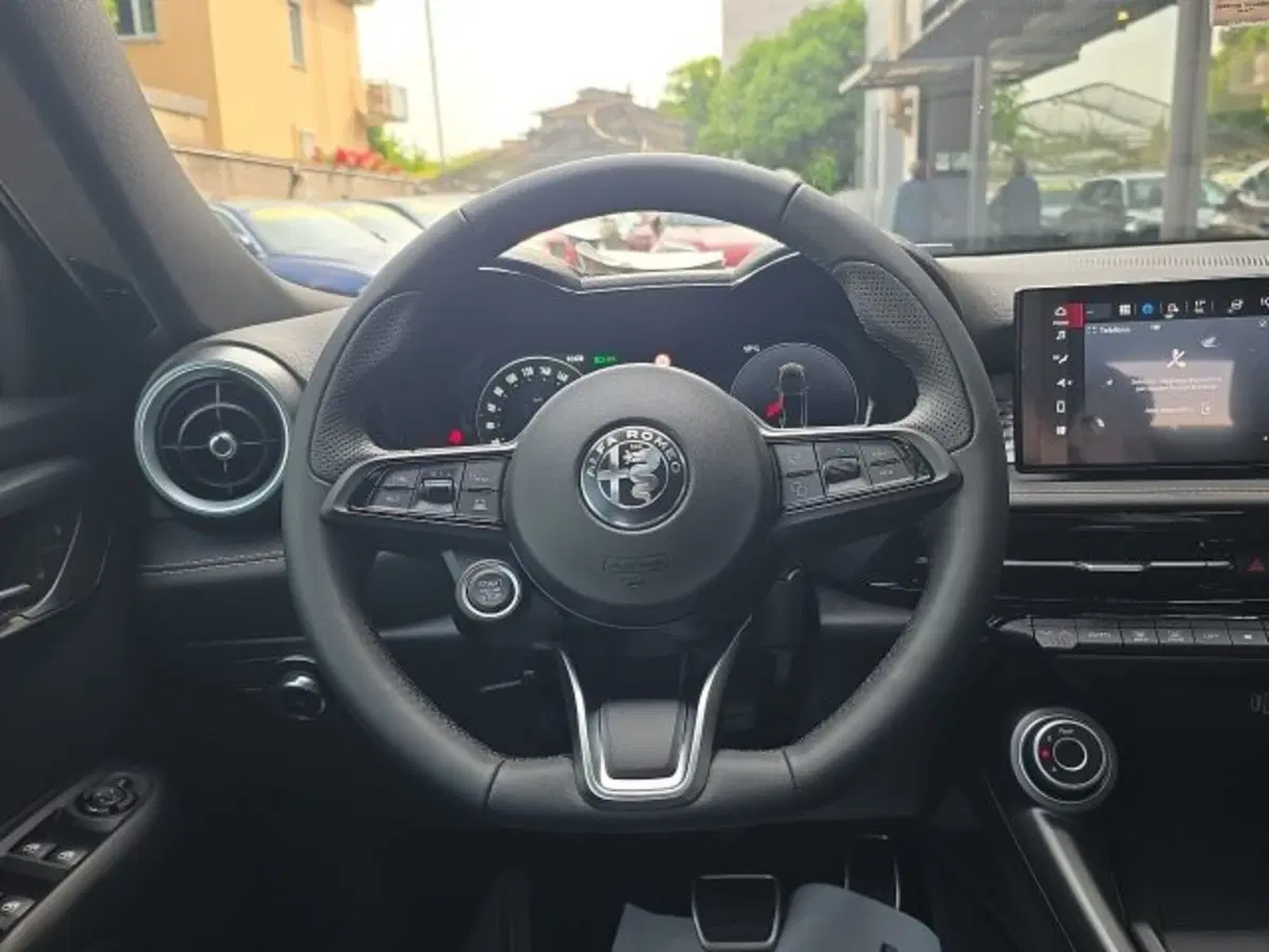 Alfa Romeo Tonale nuova a Monza e Brianza (9)