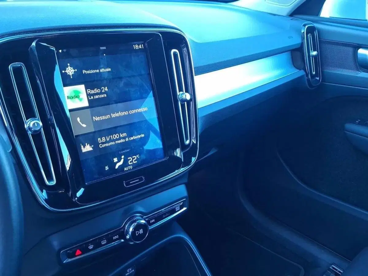 Volvo XC40 usata a Torino (9)