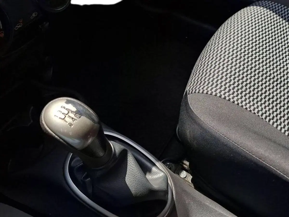 Nissan Micra usata a Torino (9)