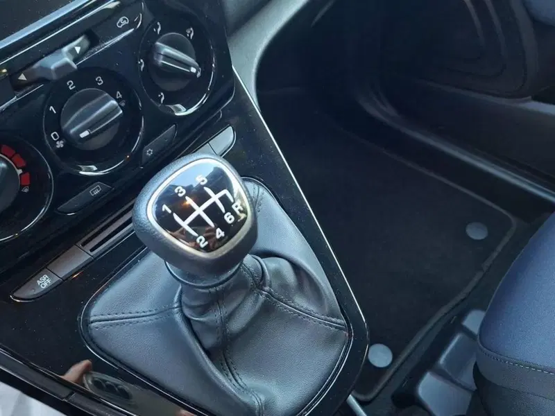 Lancia Ypsilon usata a Torino (10)