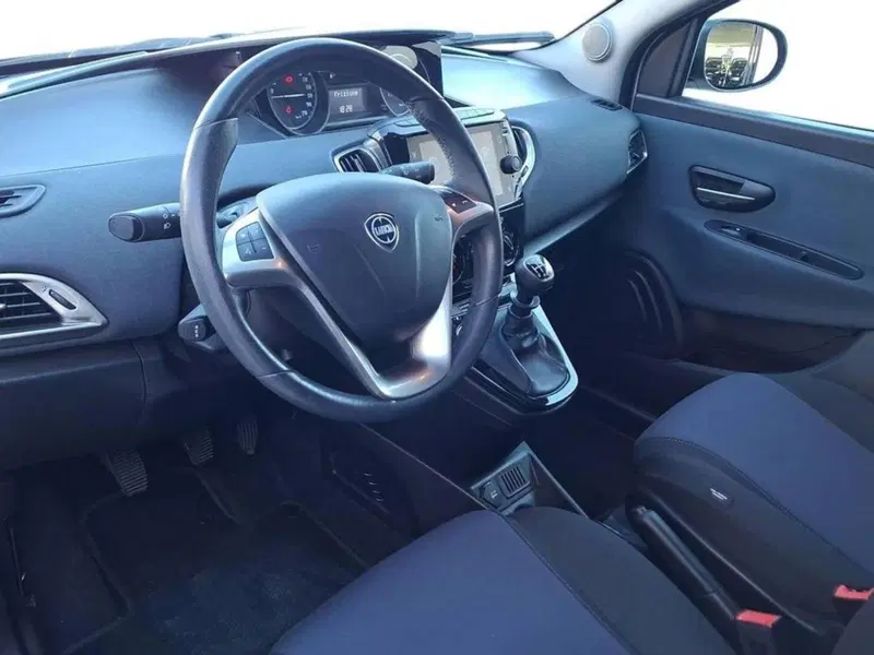 Lancia Ypsilon usata a Torino (11)