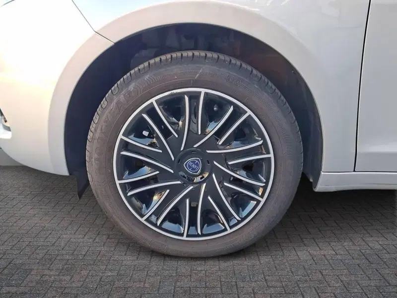 Lancia Ypsilon usata a Torino (7)