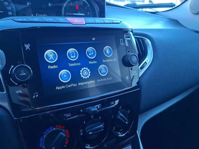 Lancia Ypsilon usata a Torino (9)