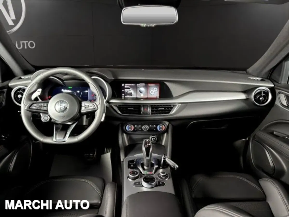 Alfa Romeo Stelvio nuova a Perugia (12)