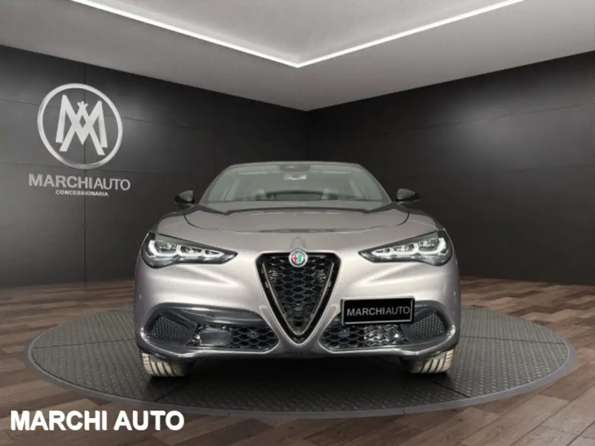 Alfa Romeo Stelvio nuova a Perugia (2)