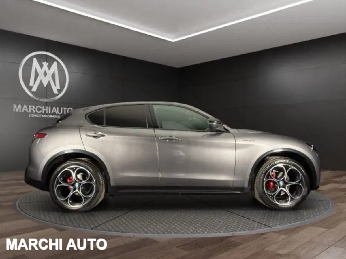 Alfa Romeo Stelvio nuova a Perugia (4)