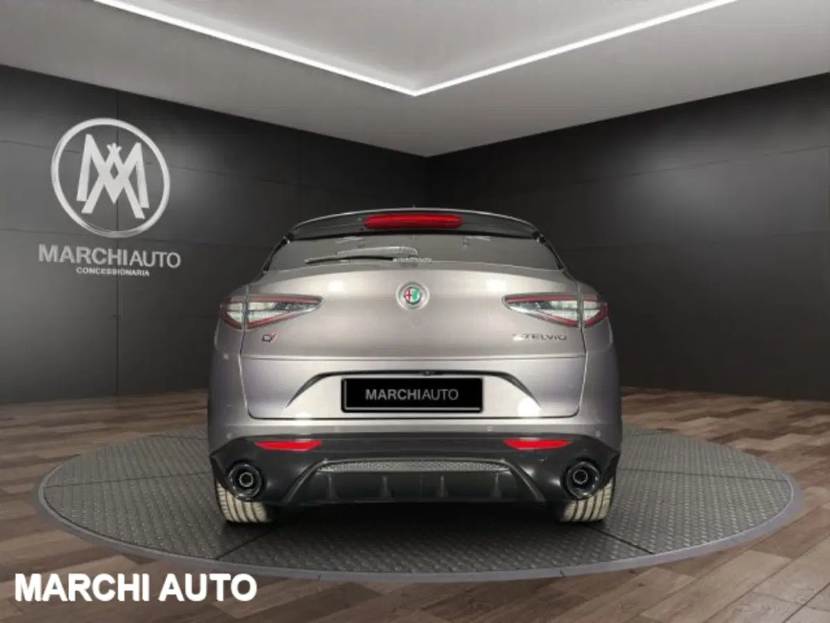 Alfa Romeo Stelvio nuova a Perugia (6)