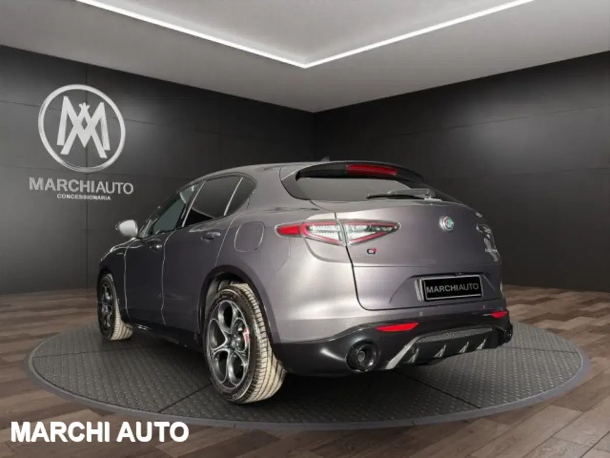 Alfa Romeo Stelvio nuova a Perugia (7)