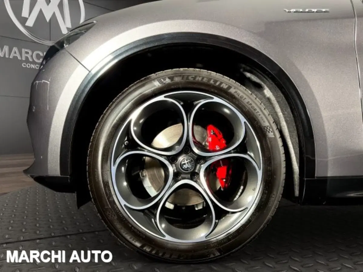 Alfa Romeo Stelvio nuova a Perugia (9)